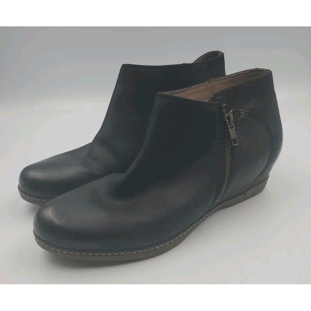 Dansko Leyla Black Leather Bootie Shoes Size 40 US 9.5 Wedge Comfort Boots